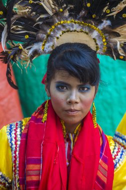 Manila, Filipinler - 27 Nisan: Aliwan fiesta Manila Filipinler üzerinde 27 Nisan 2018 yılında katılımcı. Aliwan Fiesta farklı kültürel festivaller Filipinler toplar yıllık bir olaydır