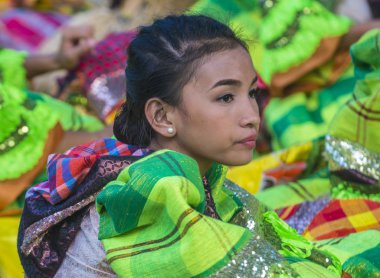 Manila, Filipinler - 27 Nisan: Aliwan fiesta Manila Filipinler üzerinde 27 Nisan 2018 yılında katılımcı. Aliwan Fiesta farklı kültürel festivaller Filipinler toplar yıllık bir olaydır