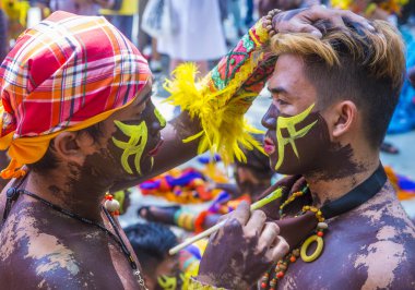 Manila, Filipinler - 27 Nisan: Aliwan fiesta üzerinde 27 Nisan 2018 Manila Filipinler katılımcılar. Aliwan Fiesta farklı kültürel festivaller Filipinler toplar yıllık bir olaydır