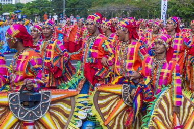 Manila, Filipinler - 27 Nisan: Aliwan fiesta üzerinde 27 Nisan 2018 Manila Filipinler katılımcılar. Aliwan Fiesta farklı kültürel festivaller Filipinler toplar yıllık bir olaydır