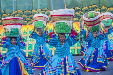 Manila, Filipinler - 27 Nisan: Aliwan fiesta üzerinde 27 Nisan 2018 Manila Filipinler katılımcılar. Aliwan Fiesta farklı kültürel festivaller Filipinler toplar yıllık bir olaydır