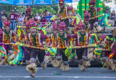 Manila, Filipinler - 27 Nisan: Aliwan fiesta üzerinde 27 Nisan 2018 Manila Filipinler katılımcılar. Aliwan Fiesta farklı kültürel festivaller Filipinler toplar yıllık bir olaydır