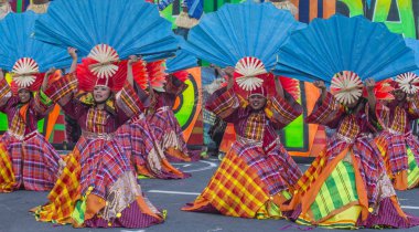 Manila, Filipinler - 27 Nisan: Aliwan fiesta üzerinde 27 Nisan 2018 Manila Filipinler katılımcılar. Aliwan Fiesta farklı kültürel festivaller Filipinler toplar yıllık bir olaydır