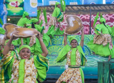 Manila, Filipinler - 27 Nisan: Aliwan fiesta üzerinde 27 Nisan 2018 Manila Filipinler katılımcılar. Aliwan Fiesta farklı kültürel festivaller Filipinler toplar yıllık bir olaydır