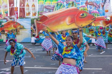 Manila, Filipinler - 27 Nisan: Aliwan fiesta üzerinde 27 Nisan 2018 Manila Filipinler katılımcılar. Aliwan Fiesta farklı kültürel festivaller Filipinler toplar yıllık bir olaydır