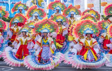 Manila, Filipinler - 27 Nisan: Aliwan fiesta üzerinde 27 Nisan 2018 Manila Filipinler katılımcılar. Aliwan Fiesta farklı kültürel festivaller Filipinler toplar yıllık bir olaydır