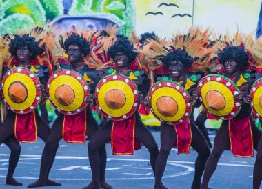 Manila, Filipinler - 27 Nisan: Aliwan fiesta üzerinde 27 Nisan 2018 Manila Filipinler katılımcılar. Aliwan Fiesta farklı kültürel festivaller Filipinler toplar yıllık bir olaydır