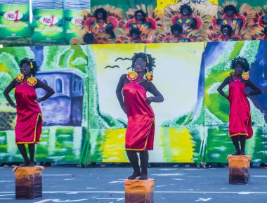 Manila, Filipinler - 27 Nisan: Aliwan fiesta üzerinde 27 Nisan 2018 Manila Filipinler katılımcılar. Aliwan Fiesta farklı kültürel festivaller Filipinler toplar yıllık bir olaydır