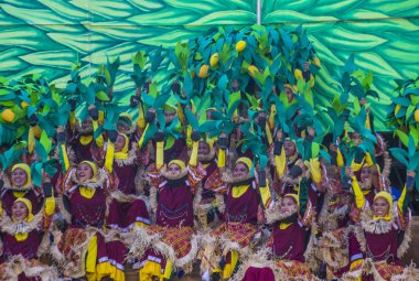 Manila, Filipinler - 27 Nisan: Aliwan fiesta üzerinde 27 Nisan 2018 Manila Filipinler katılımcılar. Aliwan Fiesta farklı kültürel festivaller Filipinler toplar yıllık bir olaydır