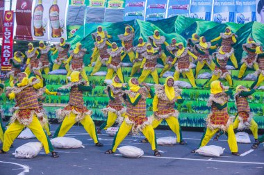 Manila, Filipinler - 27 Nisan: Aliwan fiesta üzerinde 27 Nisan 2018 Manila Filipinler katılımcılar. Aliwan Fiesta farklı kültürel festivaller Filipinler toplar yıllık bir olaydır