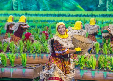 Manila, Filipinler - 27 Nisan: Aliwan fiesta üzerinde 27 Nisan 2018 Manila Filipinler katılımcılar. Aliwan Fiesta farklı kültürel festivaller Filipinler toplar yıllık bir olaydır