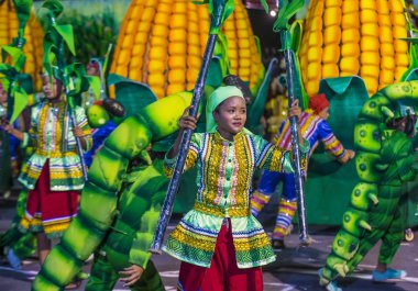 Manila, Filipinler - 27 Nisan: Aliwan fiesta üzerinde 27 Nisan 2018 Manila Filipinler katılımcılar. Aliwan Fiesta farklı kültürel festivaller Filipinler toplar yıllık bir olaydır