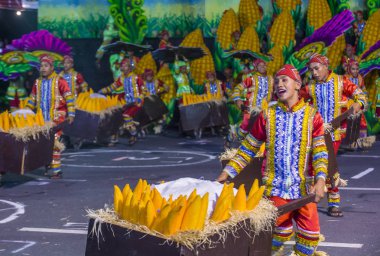 Manila, Filipinler - 27 Nisan: Aliwan fiesta üzerinde 27 Nisan 2018 Manila Filipinler katılımcılar. Aliwan Fiesta farklı kültürel festivaller Filipinler toplar yıllık bir olaydır