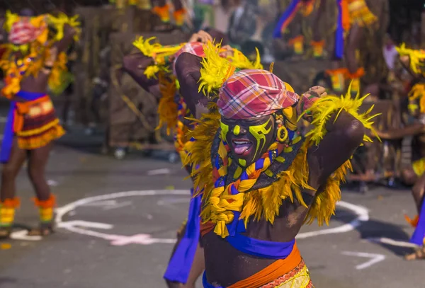 Manila, Filipinler - 27 Nisan: Aliwan fiesta üzerinde 27 Nisan 2018 Manila Filipinler katılımcılar. Aliwan Fiesta farklı kültürel festivaller Filipinler toplar yıllık bir olaydır