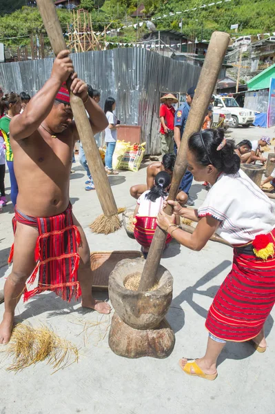 Banaue Philippines April People Ifugao Minority Rice Pounding Competion Imbayah — Stock Photo, Image