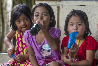 Banaue, Filipinler - Mayıs 02: Banaue 02 Mayıs 2018 Filipinler azınlıkta Ifugao çocuklar. Kuzey Filipinler dağların çoğunlukla canlı Ifugao azınlık