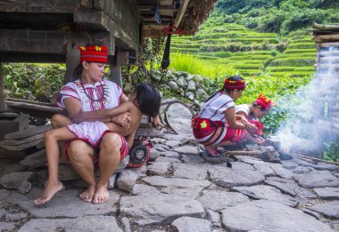 Banaue, Filipinler - Mayıs 02: Banaue 02 Mayıs 2018 Filipinler azınlıkta Ifugao insanlardan. Kuzey Filipinler dağların çoğunlukla canlı Ifugao azınlık