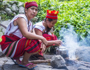 Banaue, Filipinler - Mayıs 02: Banaue 02 Mayıs 2018 Filipinler azınlıkta Ifugao kadınlar. Kuzey Filipinler dağların çoğunlukla canlı Ifugao azınlık