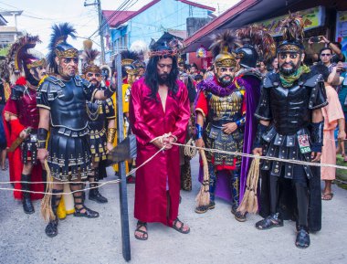 Boac, Filipinler - 30 Mart: Katılımcılar Boac Marinduque Moriones Festivali Türkiye ada. Anualy kutsal hafta düzenlenen Moriones Festivali 