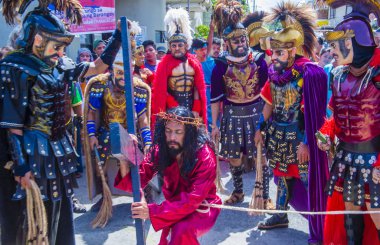 Boac, Filipinler - 30 Mart: Katılımcılar Boac Marinduque Moriones Festivali Türkiye ada. Anualy kutsal hafta düzenlenen Moriones Festivali 