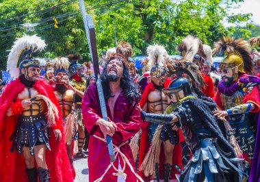 Boac, Filipinler - 30 Mart: Katılımcılar Boac Marinduque Moriones Festivali Türkiye ada. Anualy kutsal hafta düzenlenen Moriones Festivali 