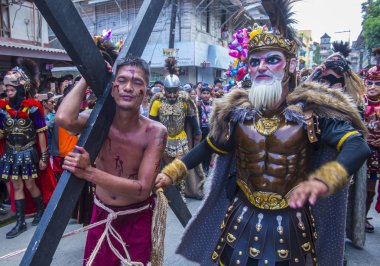 Boac, Filipinler - 30 Mart: Katılımcılar Boac Marinduque Moriones Festivali Türkiye ada. Anualy kutsal hafta düzenlenen Moriones Festivali 