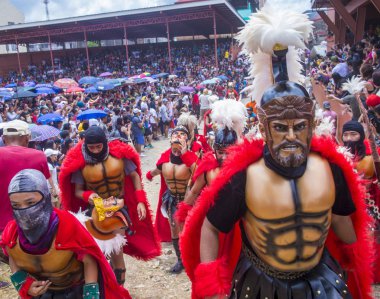 Boac, Filipinler - 30 Mart: Katılımcılar Boac Marinduque Moriones Festivali Türkiye ada. Anualy kutsal hafta düzenlenen Moriones Festivali 