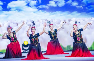 Singapur - 21 Şubat: Dansçılar gerçekleştirmek Çin yeni yıl kutlama nehir Hongbao Singapur Marina Bay Februery 21 2018 tarih itibariyle. 