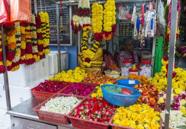Singapur - 24 Şubat: Dükkanda Little India, Singapur üzerinde 24 Şubat 2018 Little India Singapur etnik bir ilçe olduğunu. Singapur Nehri doğusunda bulunur