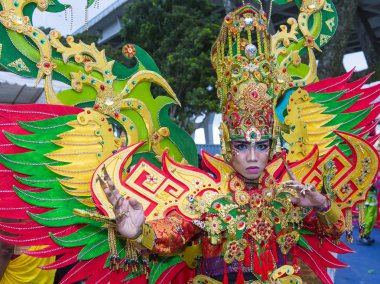 Singapur - 24 Şubat: Katılımcı Singapur üzerinde 24 Şubat 2018 Çingay geçit. Çingay bir yıllık sokak tören ve Çin yeni yılı festivaller bir parçası 