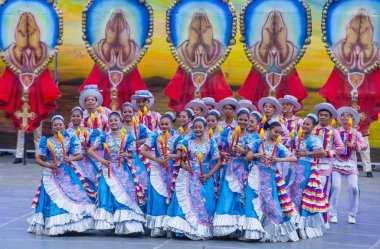 Cebu City, Filipinler - 21 Ocak: Katılımcılar Sinulog Festivali'nde Cebu city, Filipinler üzerinde 21 Ocak 2018. Sinulog Filipinler Santo Nino Katolik kutlamalar merkezidir