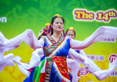 Hong Kong - Mart 04: 14 Tai Kok Tsui tapınağın üzerinde 04 Mart 2018 Hong Kong'da Fuar katılımcıları. Tapınak Fuar her yıl düzenlenen bir Çin kültürel olaydır 