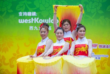 Hong Kong - Mart 04: 14 Tai Kok Tsui tapınağın üzerinde 04 Mart 2018 Hong Kong'da Fuar katılımcıları. Tapınak Fuar her yıl düzenlenen bir Çin kültürel olaydır 