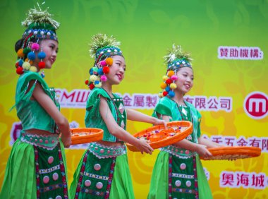 Hong Kong - Mart 04: 14 Tai Kok Tsui tapınağın üzerinde 04 Mart 2018 Hong Kong'da Fuar katılımcıları. Tapınak Fuar her yıl düzenlenen bir Çin kültürel olaydır 