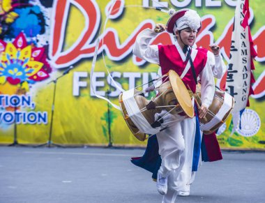 Iloilo, Filipinler - 28 Ocak: Dinagyang Festivali 28 Ocak 2018 üzerinde Iloilo Filipinler Kore dansçıları. Santo Nino onur dini ve kültürel festival Dinagyang olduğunu
