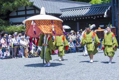 Kyoto - 15 Mayıs: Kyoto, Japonya üzerinde 15 Mayıs 2018 Aoi Matsuri katılımcılar. AOI Mastsuri tarihlerinde Kyoto, Japonya'da üç ana yıllık festivaller biridir