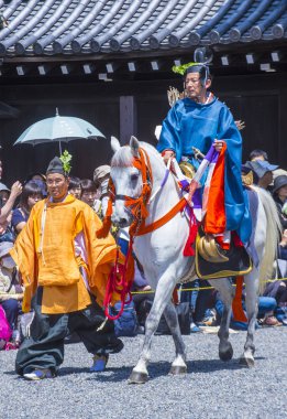 Kyoto - 15 Mayıs: Kyoto, Japonya üzerinde 15 Mayıs 2018 Aoi Matsuri katılımcılar. AOI Mastsuri tarihlerinde Kyoto, Japonya'da üç ana yıllık festivaller biridir