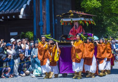 Kyoto - 15 Mayıs: Kyoto, Japonya üzerinde 15 Mayıs 2018 Aoi Matsuri katılımcılar. AOI Mastsuri tarihlerinde Kyoto, Japonya'da üç ana yıllık festivaller biridir