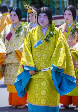 Kyoto - 15 Mayıs: Kyoto, Japonya üzerinde 15 Mayıs 2018 Aoi Matsuri katılımcılar. AOI Mastsuri tarihlerinde Kyoto, Japonya'da üç ana yıllık festivaller biridir