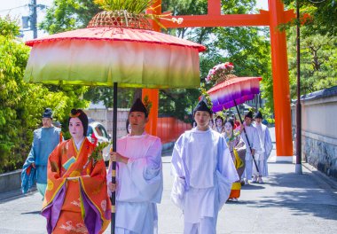 Kyoto - 15 Mayıs: Kyoto, Japonya üzerinde 15 Mayıs 2018 Aoi Matsuri katılımcılar. AOI Mastsuri tarihlerinde Kyoto, Japonya'da üç ana yıllık festivaller biridir