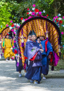 Kyoto - 15 Mayıs: Kyoto, Japonya üzerinde 15 Mayıs 2018 Aoi Matsuri katılımcılar. AOI Mastsuri tarihlerinde Kyoto, Japonya'da üç ana yıllık festivaller biridir