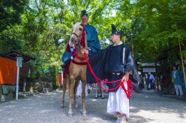 Kyoto - 15 Mayıs: Kyoto, Japonya üzerinde 15 Mayıs 2018 Aoi Matsuri katılımcılar. AOI Mastsuri tarihlerinde Kyoto, Japonya'da üç ana yıllık festivaller biridir
