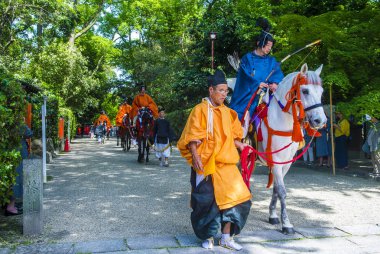 Kyoto - 15 Mayıs: Kyoto, Japonya üzerinde 15 Mayıs 2018 Aoi Matsuri katılımcılar. AOI Mastsuri tarihlerinde Kyoto, Japonya'da üç ana yıllık festivaller biridir