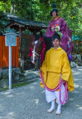Kyoto - 15 Mayıs: Kyoto, Japonya üzerinde 15 Mayıs 2018 Aoi Matsuri katılımcılar. AOI Mastsuri tarihlerinde Kyoto, Japonya'da üç ana yıllık festivaller biridir