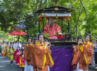 Kyoto - 15 Mayıs: Kyoto, Japonya üzerinde 15 Mayıs 2018 Aoi Matsuri katılımcılar. AOI Mastsuri tarihlerinde Kyoto, Japonya'da üç ana yıllık festivaller biridir