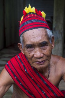 Banaue, Filipinler - Mayıs 02: Banaue 02 Mayıs 2018 Filipinler Ifugao azınlık bir adam portresi. Kuzey Filipinler dağların çoğunlukla canlı Ifugao azınlık