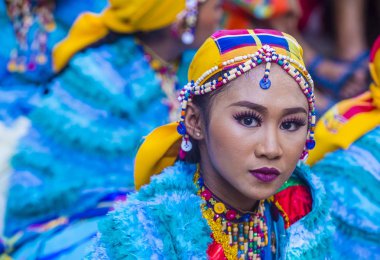 Manila, Filipinler - 27 Nisan: Aliwan fiesta Manila Filipinler üzerinde 27 Nisan 2018 yılında katılımcı. Aliwan Fiesta farklı kültürel festivaller Filipinler toplar yıllık bir olaydır