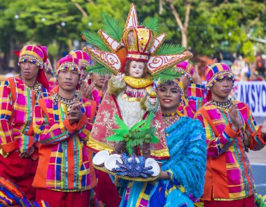 Manila, Filipinler - 27 Nisan: Aliwan fiesta üzerinde 27 Nisan 2018 Manila Filipinler katılımcılar. Aliwan Fiesta farklı kültürel festivaller Filipinler toplar yıllık bir olaydır