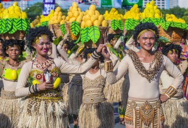 Manila, Filipinler - 27 Nisan: Aliwan fiesta üzerinde 27 Nisan 2018 Manila Filipinler katılımcılar. Aliwan Fiesta farklı kültürel festivaller Filipinler toplar yıllık bir olaydır