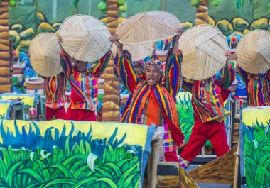 Manila, Filipinler - 27 Nisan: Aliwan fiesta üzerinde 27 Nisan 2018 Manila Filipinler katılımcılar. Aliwan Fiesta farklı kültürel festivaller Filipinler toplar yıllık bir olaydır